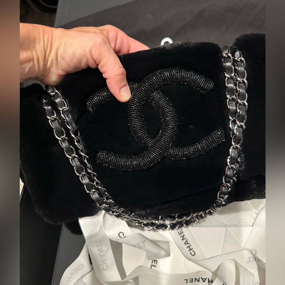 CHANEL  Handbag - Picture 2 of 7